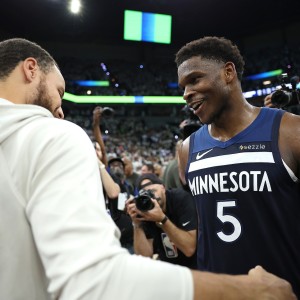 爱德华兹：库里是我兄弟&amp;我爱他的一切 他是最伟大控卫 不太懂rap